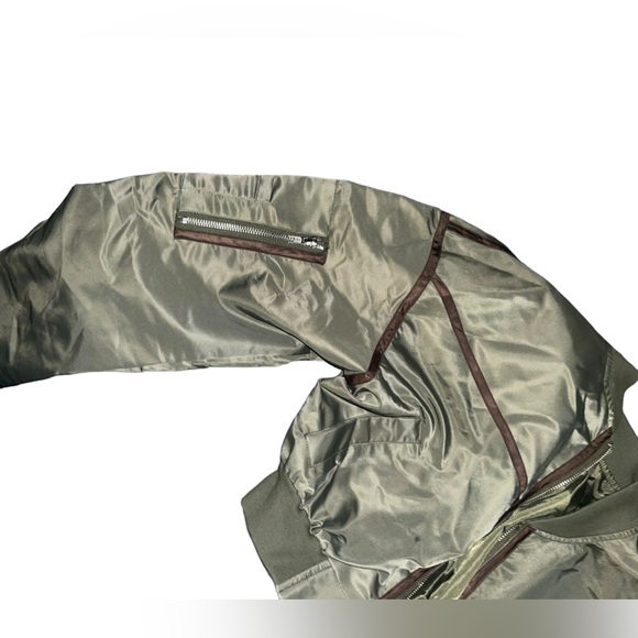 Forever 21 olive green cropped bomber jacket NWOT! - Picture 4 of 11